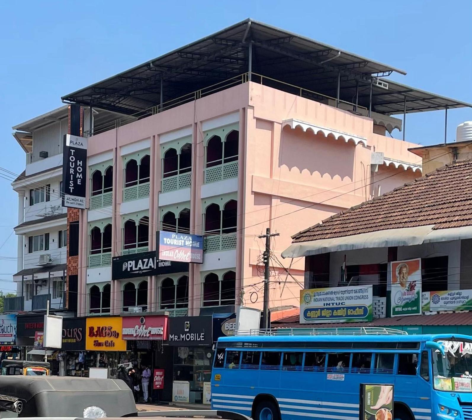 Plaza Tourist Home Kannur Esterno foto